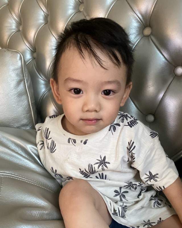 峯嫂身材纤细高挑,二胎孕妈周捷累到坐轮椅_邹凯