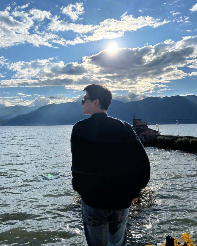 品牌|大理洱海边，明星杨洋坐过的位置成热门打卡点，美女多多