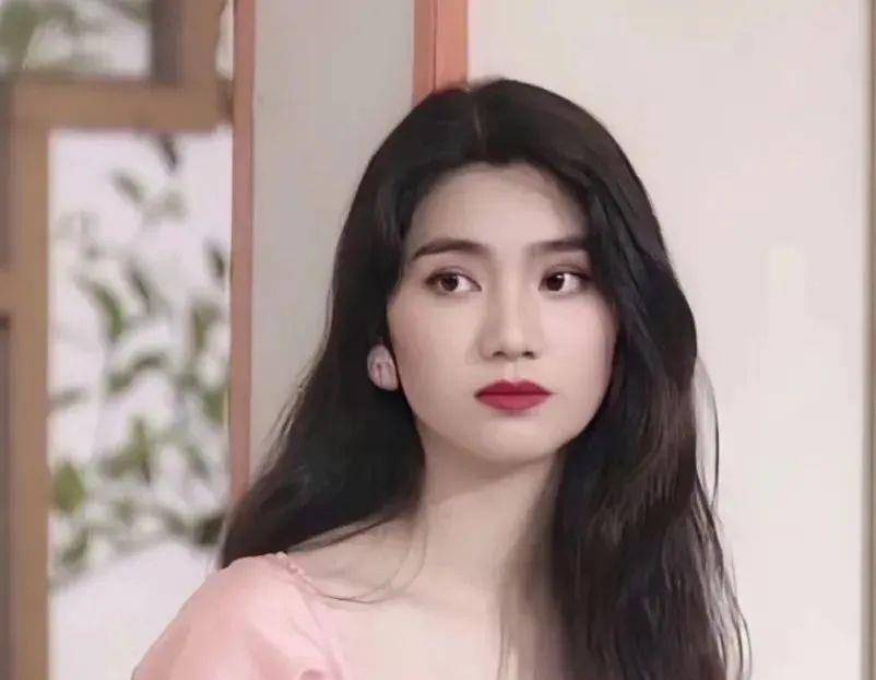 蒋勤勤母亲都是高颜值女星，孩子却个个长相平平，遗传真是门玄学啊