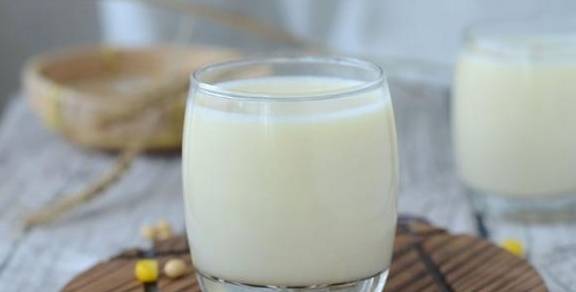 黄豆|秋天,每天早餐给孩子喝一杯,个子高又增强记忆力,比喝牛奶强