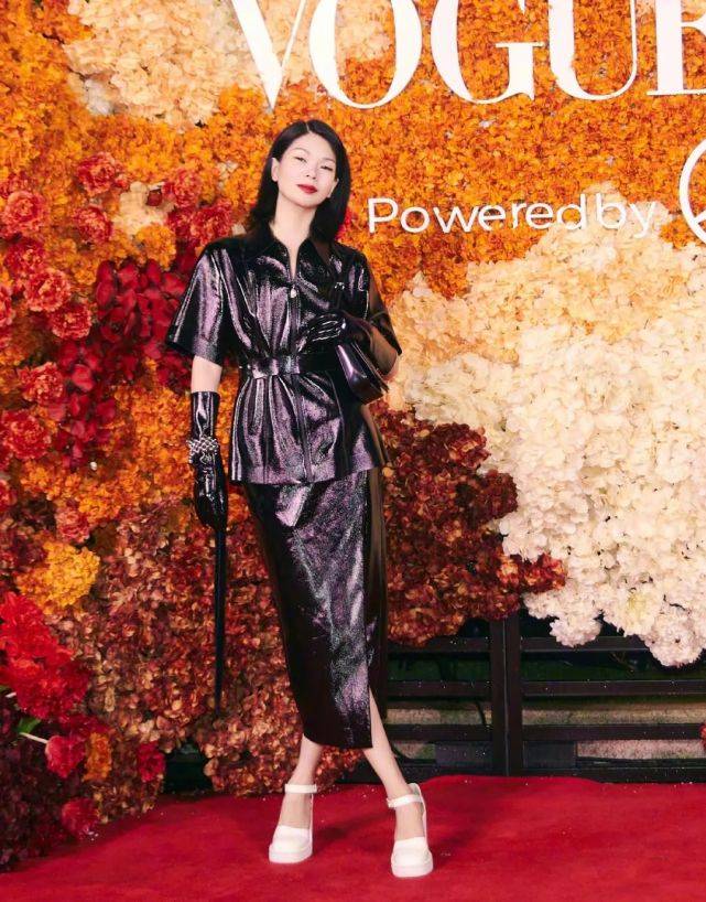 材质 顶级名模齐聚比众女星更出众!杜鹃何穗刘雯比美,气场强大不能比