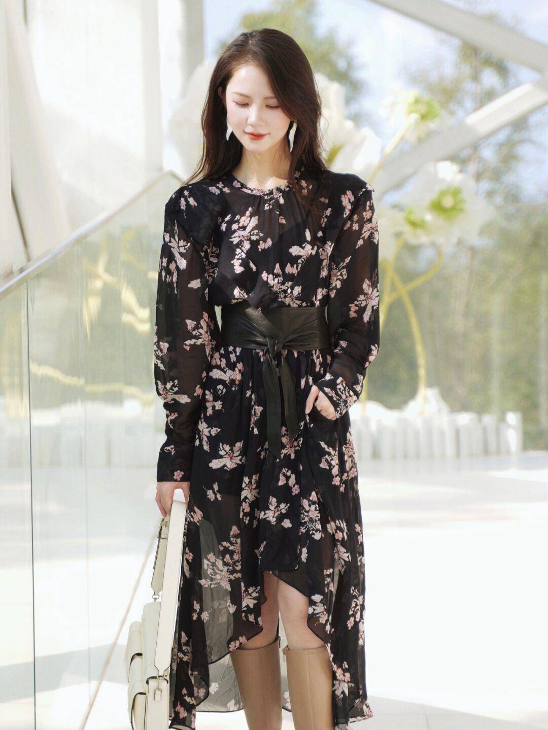 黑色 优雅女人早秋都穿“连衣裙”，为你分享时髦的搭配经验，温婉知性才是美