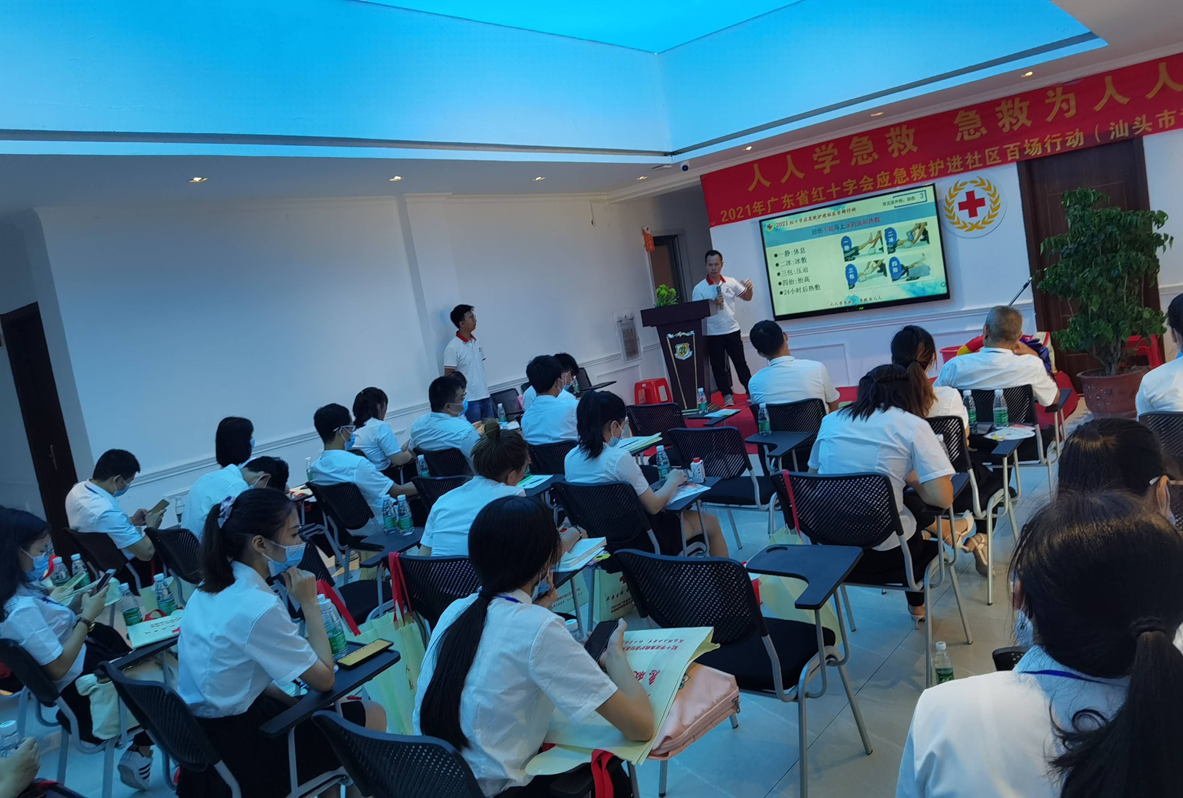 红十字应急救护进社区百场行动走进潮南区峡山街道