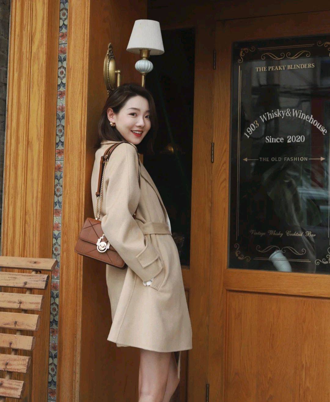 风景线 谁说穿基础款不好看的?只要会搭配,轻松成为街角的靓丽风景线