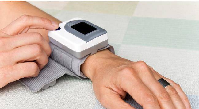 并发症|厄贝沙坦只能降血压吗？药师：除降压外，还对4种并发症有获益