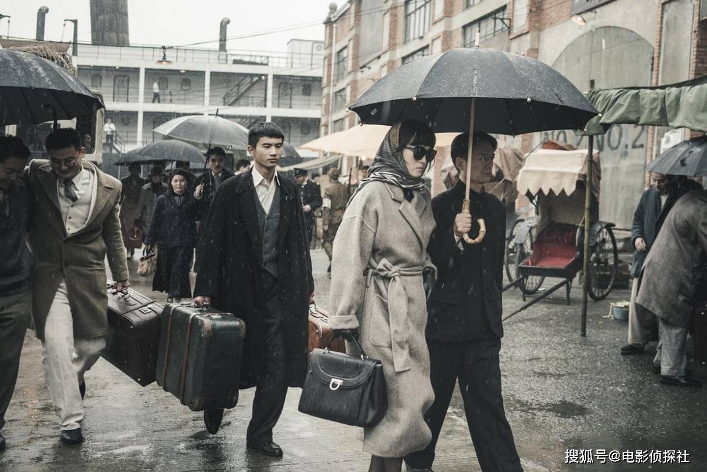 缘起|上映首日票房不足千万，黄金制作班底，关晓彤新片为何那么惨？