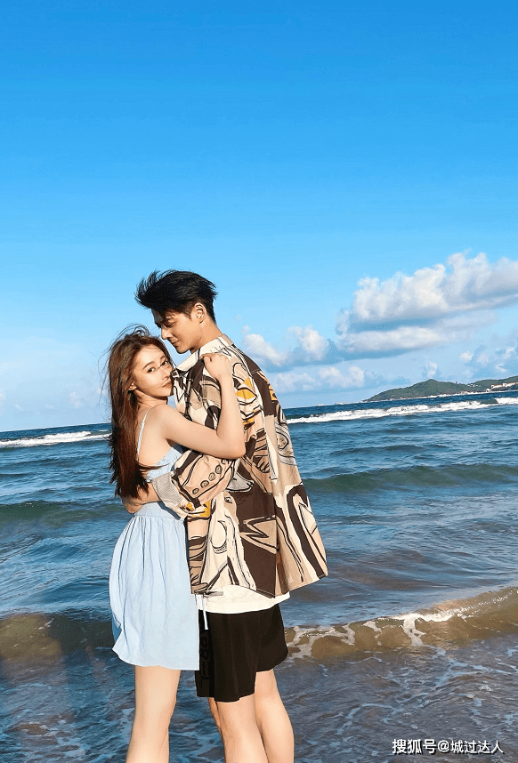 女友 郭品超也找到真爱了，与小19岁女友同框，却看不出来年龄差