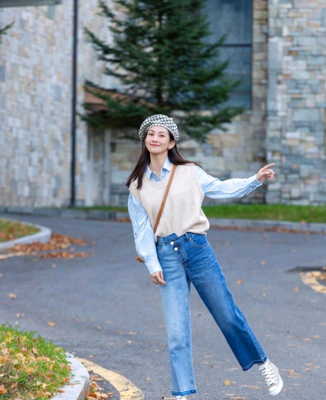 风景线 谁说穿基础款不好看的？只要会搭配，轻松成为街角的靓丽风景线