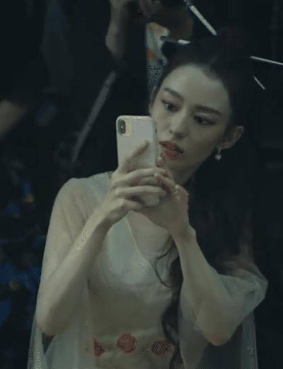 傲人 上海时装周众女星PK！孙俪略显老气，林允身材傲人，江疏影气场全开