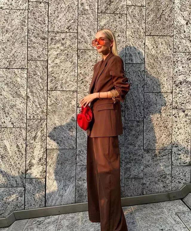 奶油色 穿衣搭配也需要颜色的氛围感，高雅的大地色正当时，赶紧穿起来！