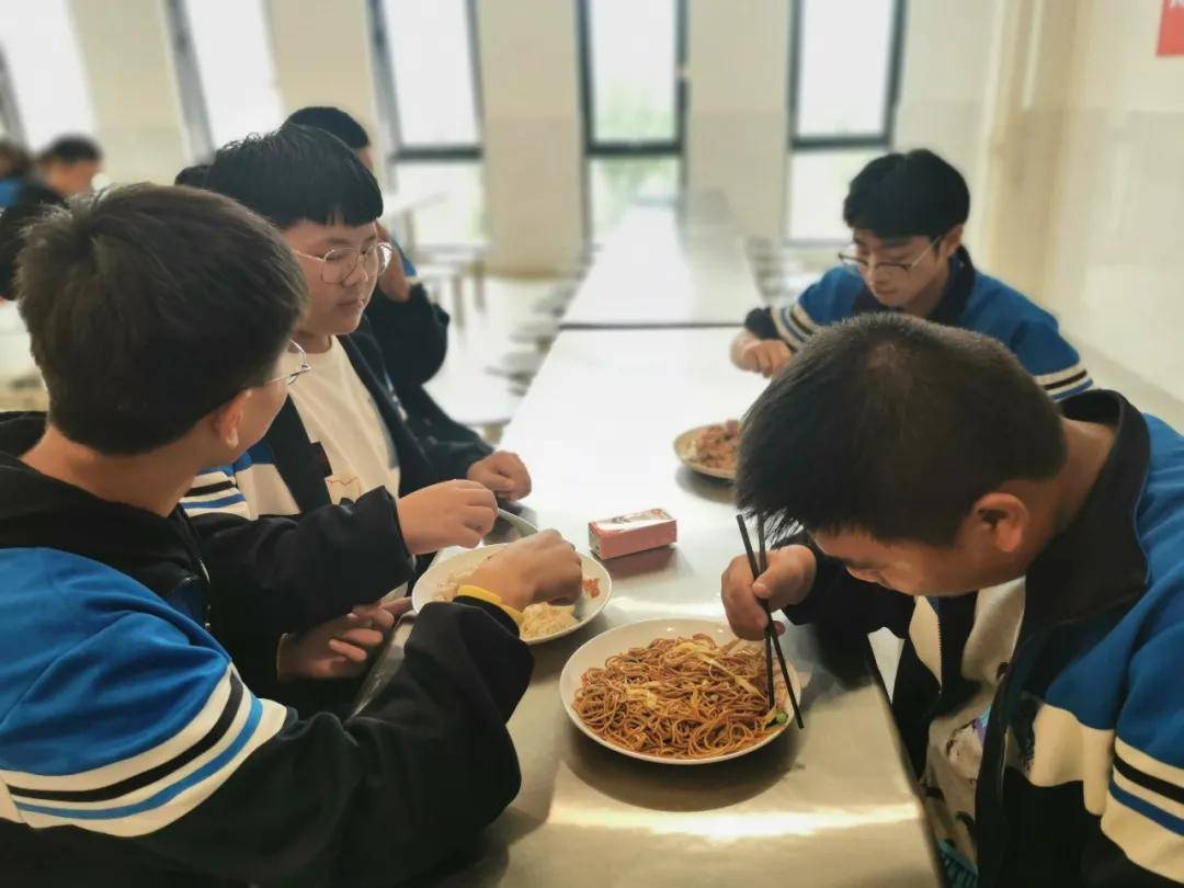 北大青鸟学生图片