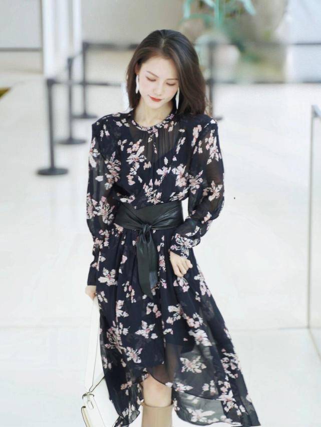 经验 分享时髦的早秋连衣裙搭配经验，让你轻松展现温婉美