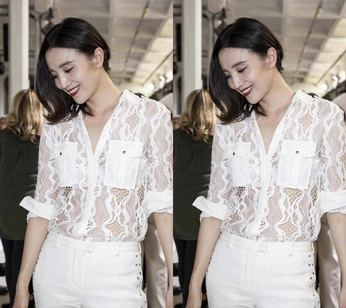 宋佳 宋佳还挺放得开的，衬衫都“漏眼”了也要穿，但是口袋位置挺关键