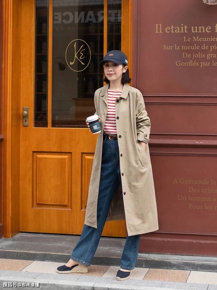 可以在 搭素色衬衫,搭小脚裤,搭高跟鞋,知性又女人搭T恤,搭直筒裤