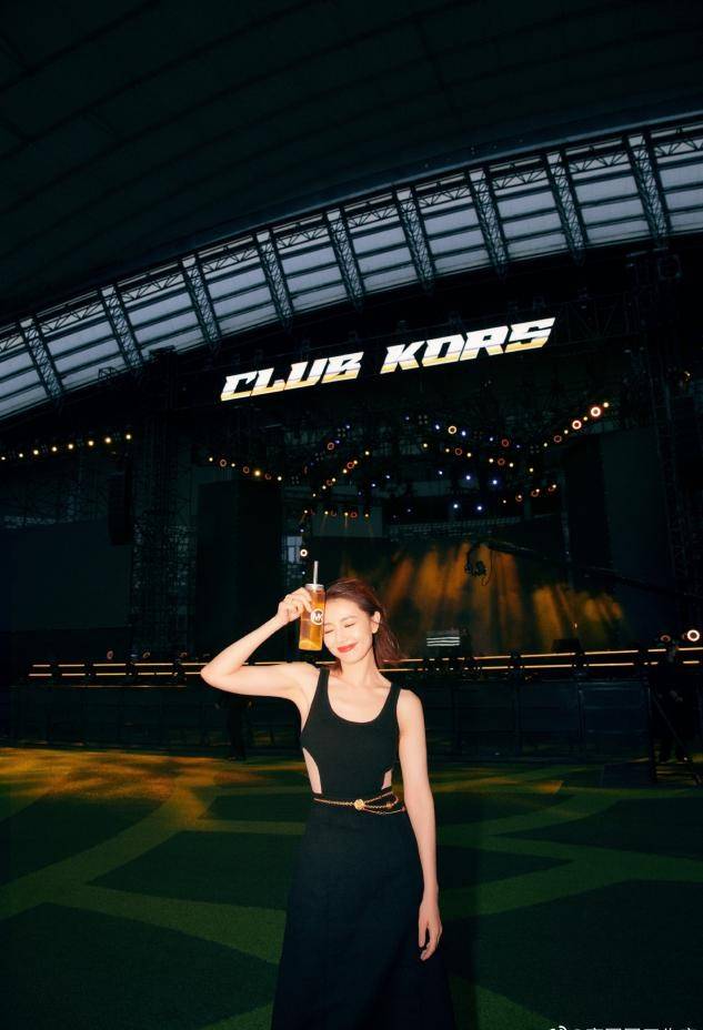 大气 高圆圆带娃参加聚会,2岁女儿太像爸,江一燕素颜曝光秒变小老太