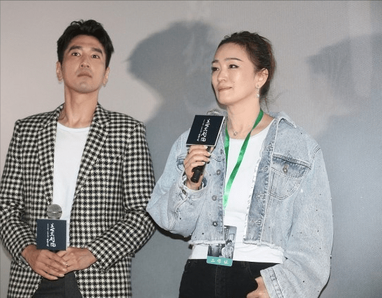 魅力 20多年前的巩俐也挺摩登，短发样子挺罕见，牛仔夹克穿得潇洒帅气