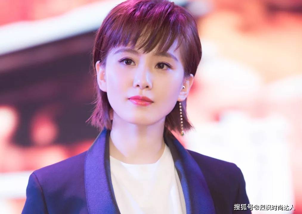 刘海但额头好看的人，一般不适合刘海，看看刘诗诗，有刘海的时候