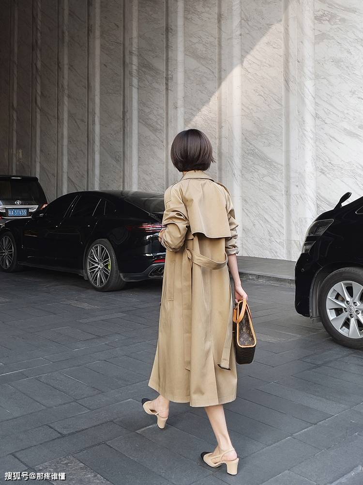 可以在 搭素色衬衫,搭小脚裤,搭高跟鞋,知性又女人搭T恤,搭直筒裤