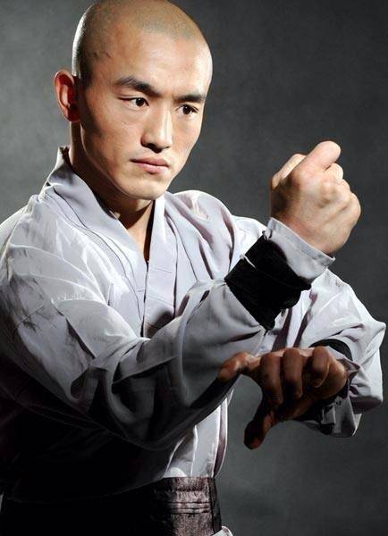 武僧一龙或ko西提猜!泰拳王险胜乌合之众状态不在,恐被一龙复仇_霍斯