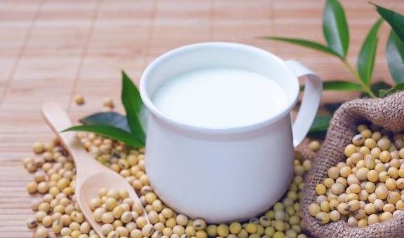 人体|早餐喝牛奶好,还是喝豆浆好?建议牢记4个禁忌,这样才不会白喝