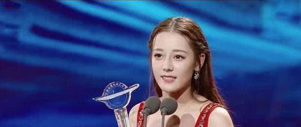 演技|评分仅4.4，却拿了个奖回来，baby越来越接近“大满贯”了