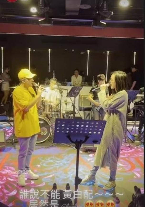 身材拍到范玮琪在酒吧演唱，都不红了也不掉价，45岁素颜紧致不显老！