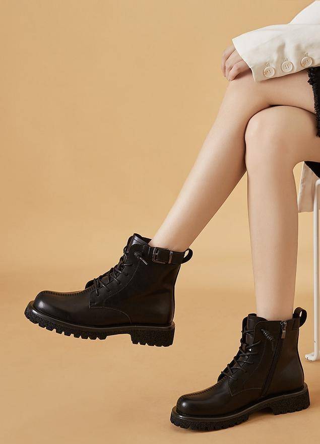 小白 降温后连衣裙不要老配高跟鞋，今秋流行这3双鞋，时髦又实穿