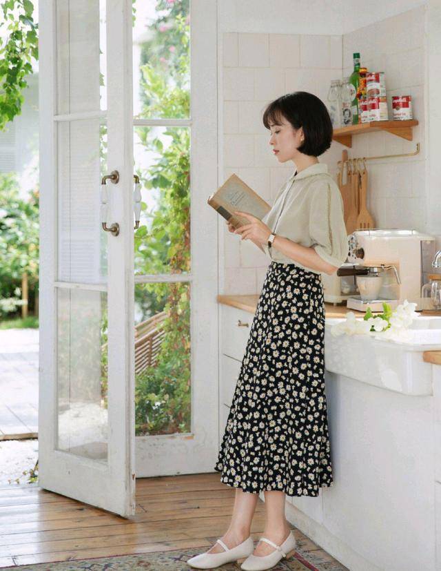 服装 成熟女性夏季怎么穿清爽有气质?看看这些穿搭就懂了,简约利落