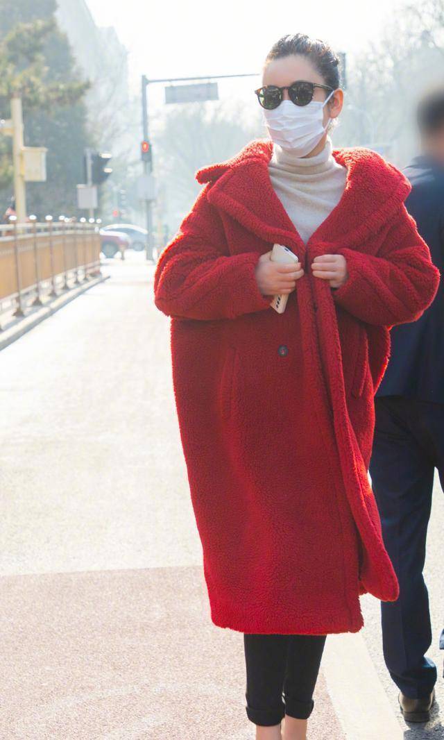 服装 跟着秦海璐学穿大衣,简约搭配高级又时髦,原来会打扮的人也很美