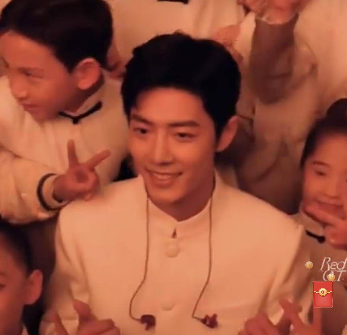 电影|肖战参加《成龙国际动作电影周》闭幕与成龙合唱歌曲《中华力量》