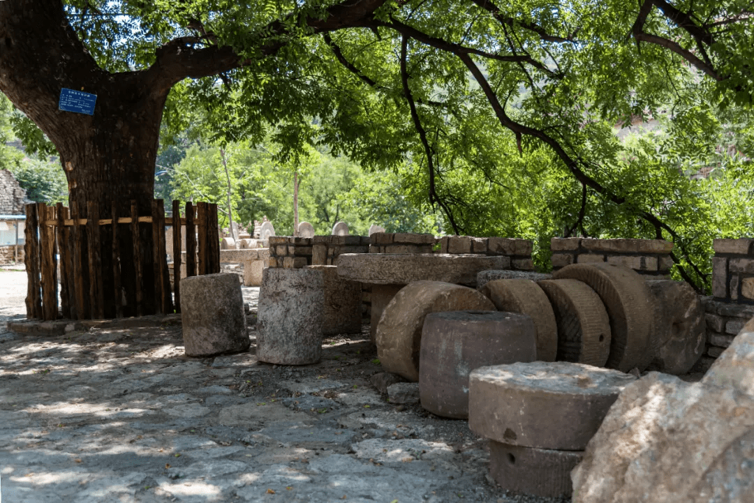 王啸|听石头“说话”，走进济南这个小山村，仿佛坠入画卷般的“烟雨江南”！