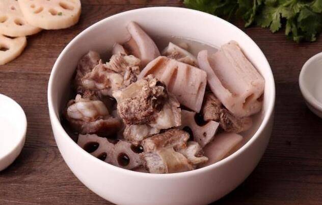 莲藕排骨汤怎么炖比较好吃 1c46b9f8366c41cf9cb83666850b3cbd.jpeg