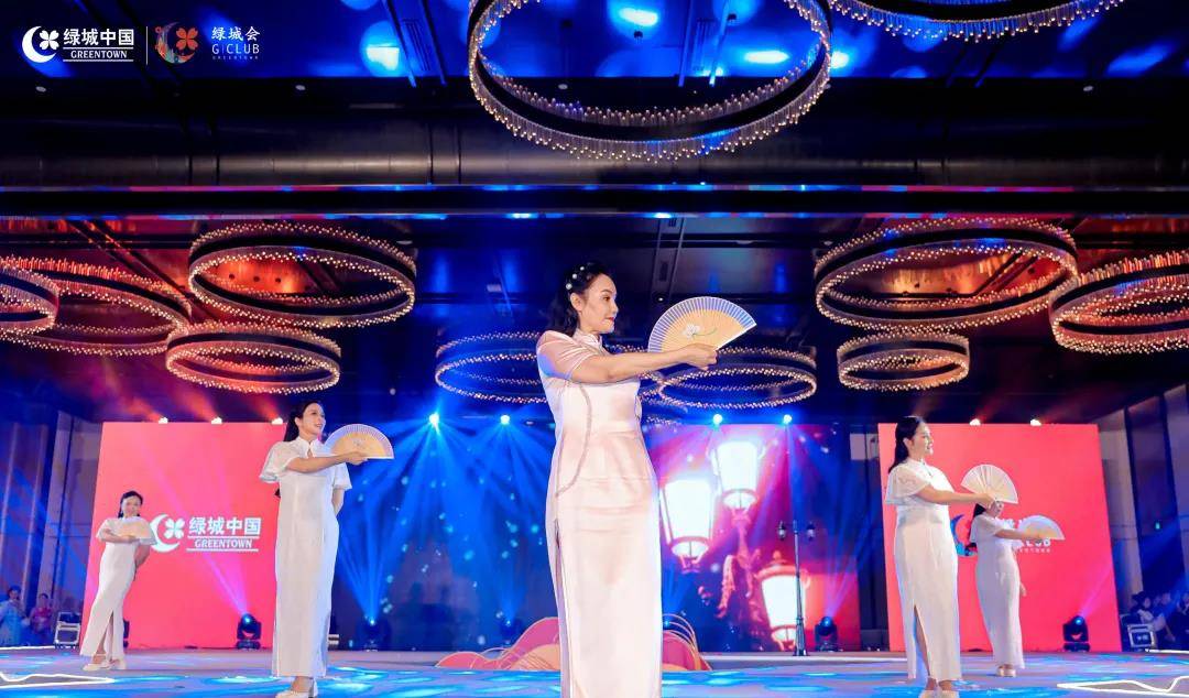 年华 花样的年华，如诗如花亦如歌