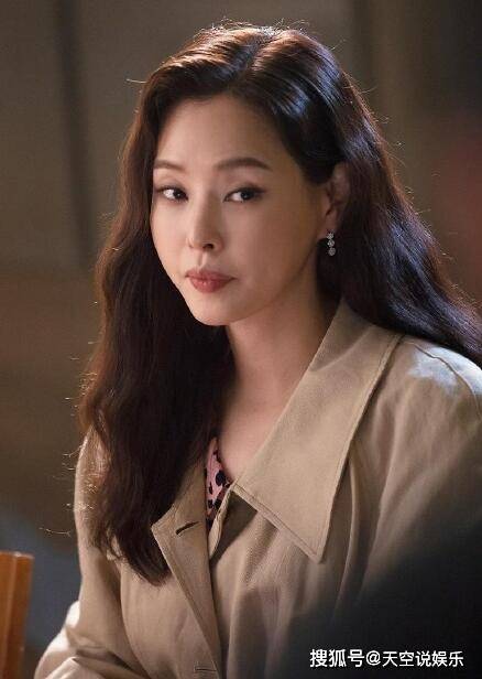 原创一个女人姜美娜和赵妍珠什么关系是双胞胎吗