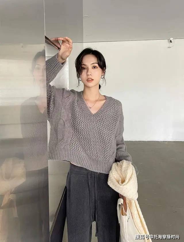 设计 毛衣是秋季很好的搭配单品，可单穿、可外穿、可内搭