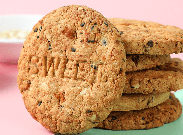 饼干|建议女生：遇见这4种“宝藏零食”别手软，低卡美味吃不胖，解馋