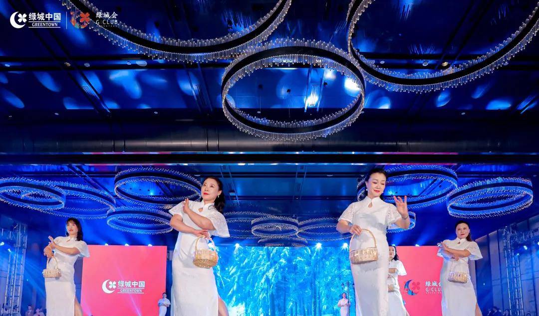 年华 花样的年华，如诗如花亦如歌