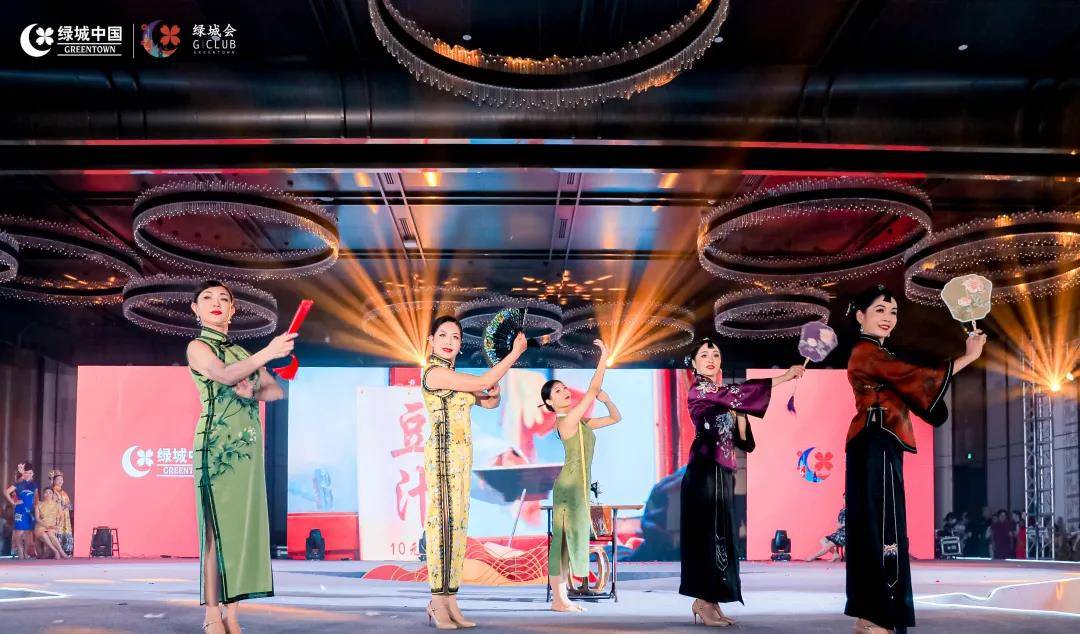 年华 花样的年华，如诗如花亦如歌