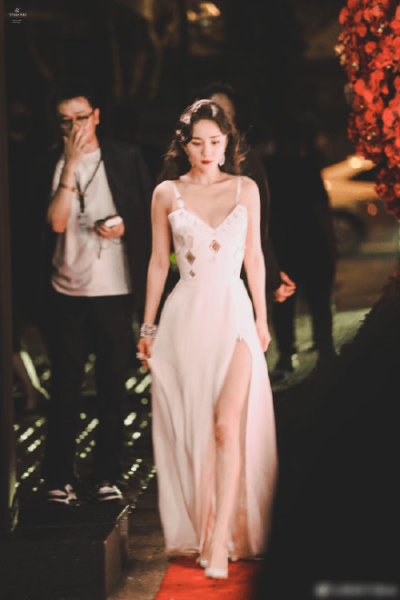 活动 85大花近期营业造型PK！刘诗诗仙气、Baby冷艳精致，杨幂复古风情