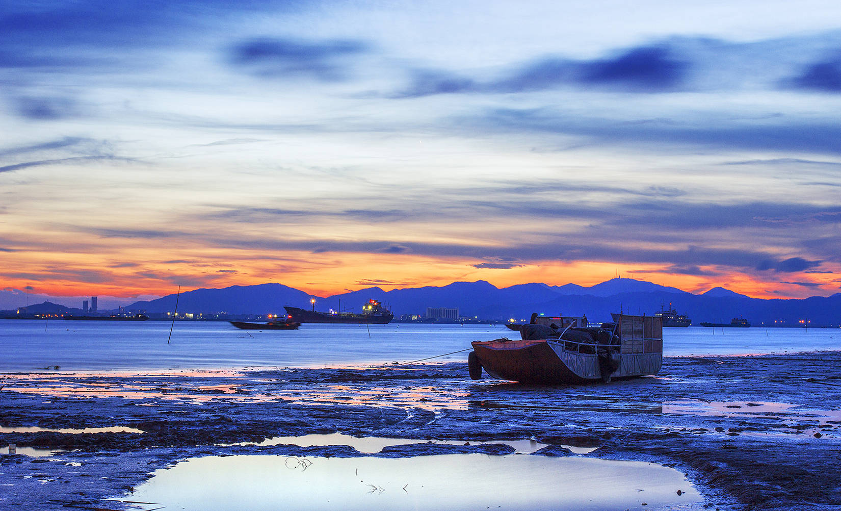 广东一座岛屿,岛上高山连绵起伏,全天开放