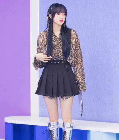 御姐 女星比美太激烈！关晓彤黑丝秀腿何超莲很御姐，还数孙俪端庄显嫩