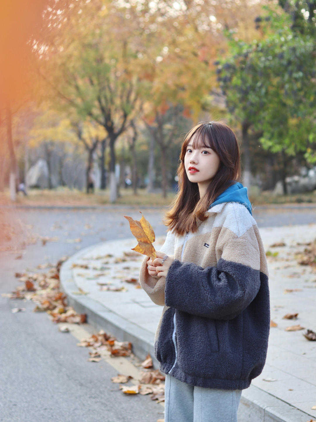 是属于 被法式穿搭造型惊艳了！毛衣搭配阔腿裤高级时髦，秋冬该这么穿