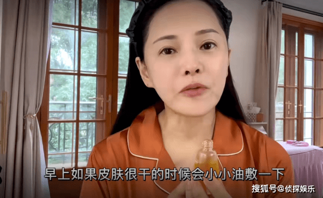 全素颜53岁伊能静分享护肤心得,自信展示全素颜,双颊略显松弛状态依旧
