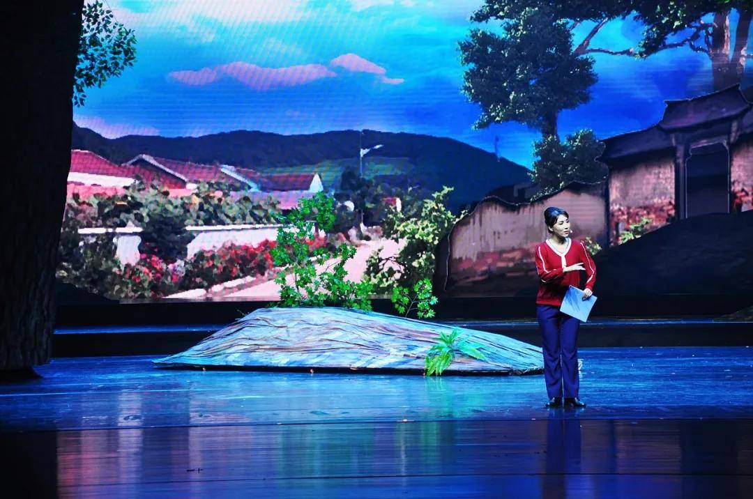 大型现代吉剧《幸福花开》江城上演