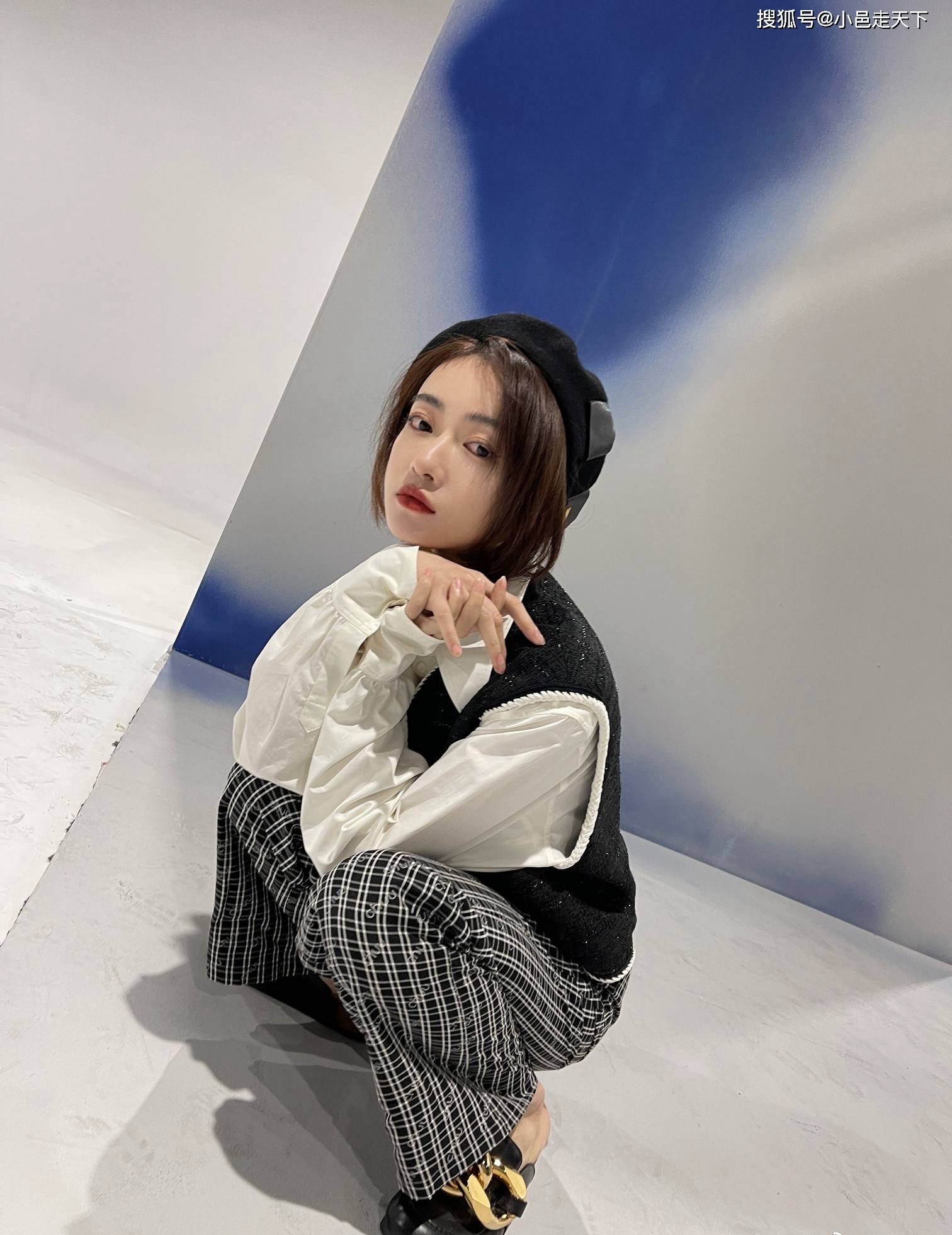 长裙 吴谨言条纹长裙性感写真