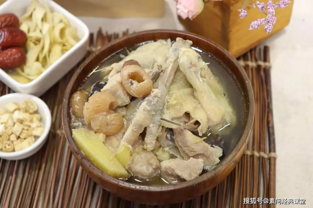 素问话食疗 一年补透透,不如补霜降,来一碗三宝炖鸡汤