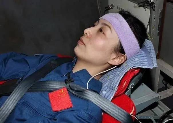 中国最美女航天员走红，成长背景曝光：她的故事，果然不简单！