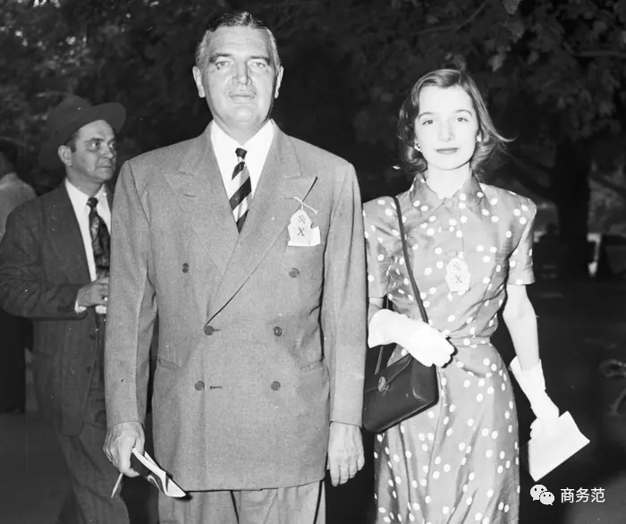 生活史上最强塑料名媛姐妹：姐姐嫁总统、妹妹当王妃，还一起抢首富撕了一辈子…