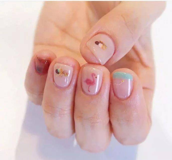 贴片「兰州美甲培训」梦幻透明系美甲,美出一定境界!