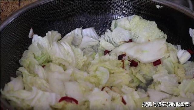 留园网 炒白菜时 别直接下锅了 大厨教你一招 这样做鲜香脆爽不出水 6park Com 留园网 炒白菜时 别直接下锅了 大厨教你一招 这样做鲜香脆爽不出水 6park Com